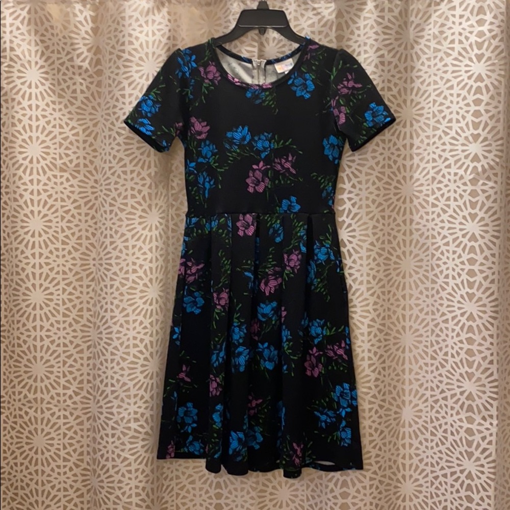 Like new Floral LuLaRoe dress with pockets